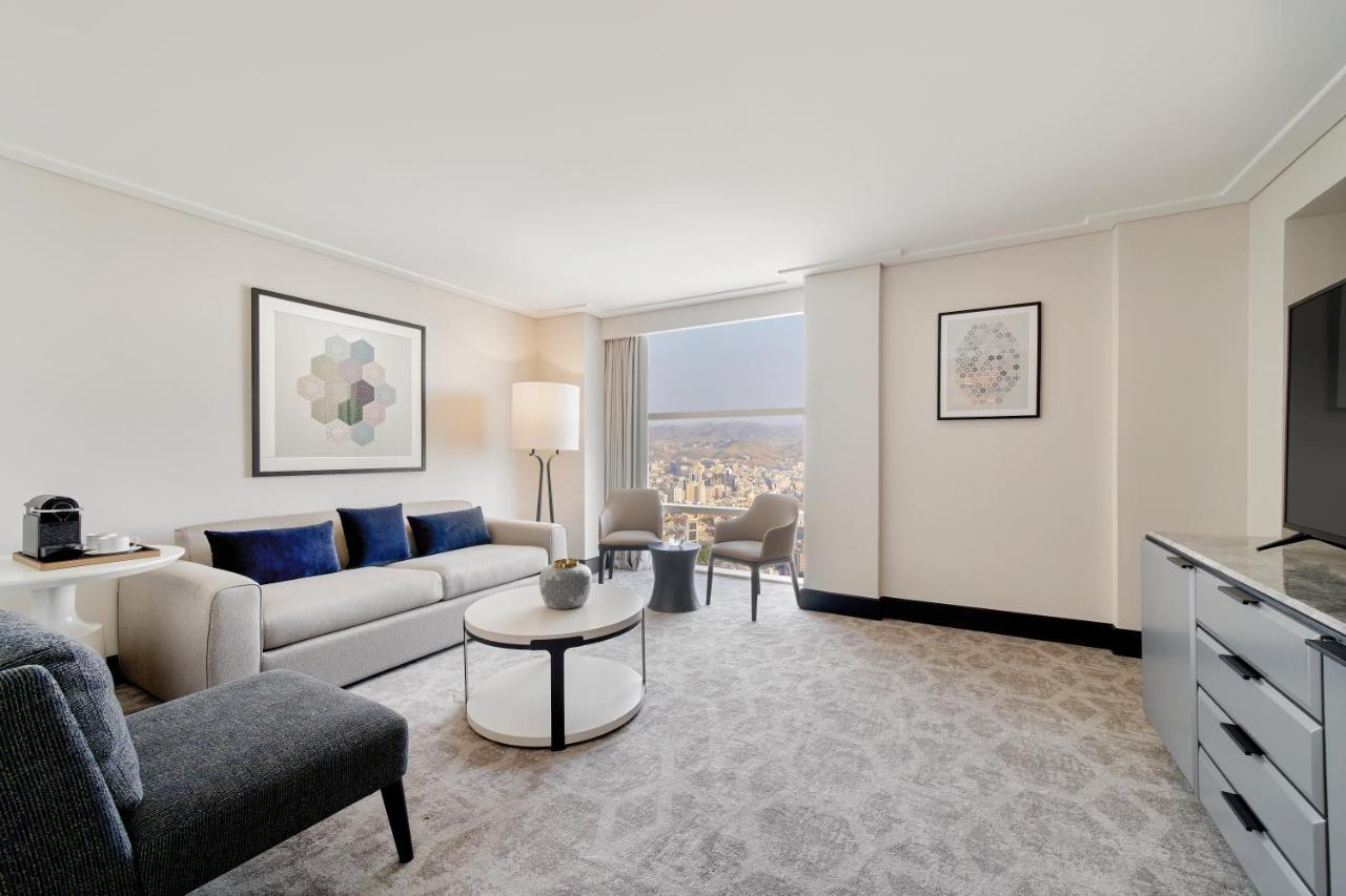 Aparthotel Address Jabal Omar Makkah La Meca Exterior foto A living room at The Ritz-Carlton, Boston